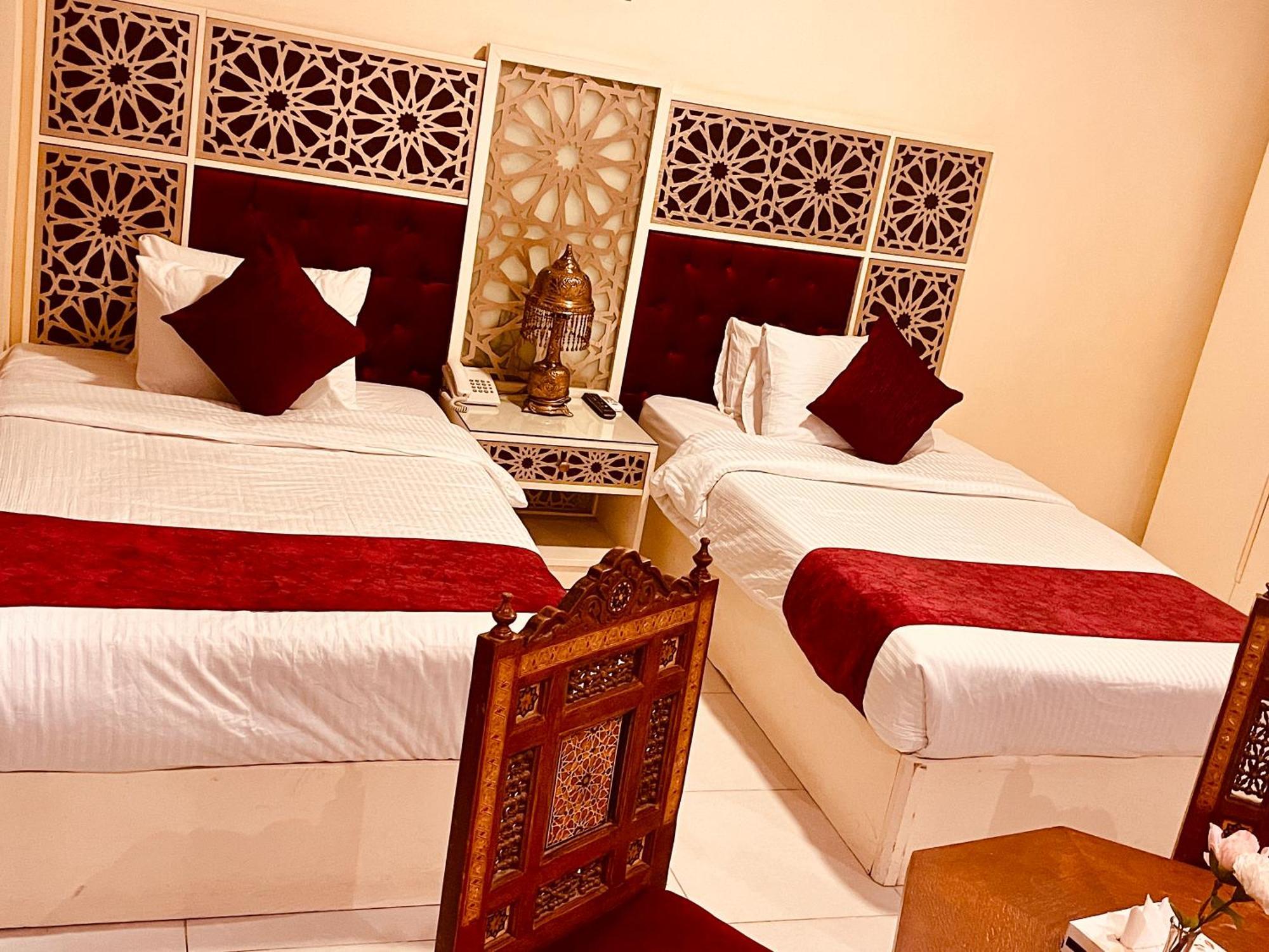 PYRAMIDS TOWER Inn Nazlet el-Sisi Bagian luar foto