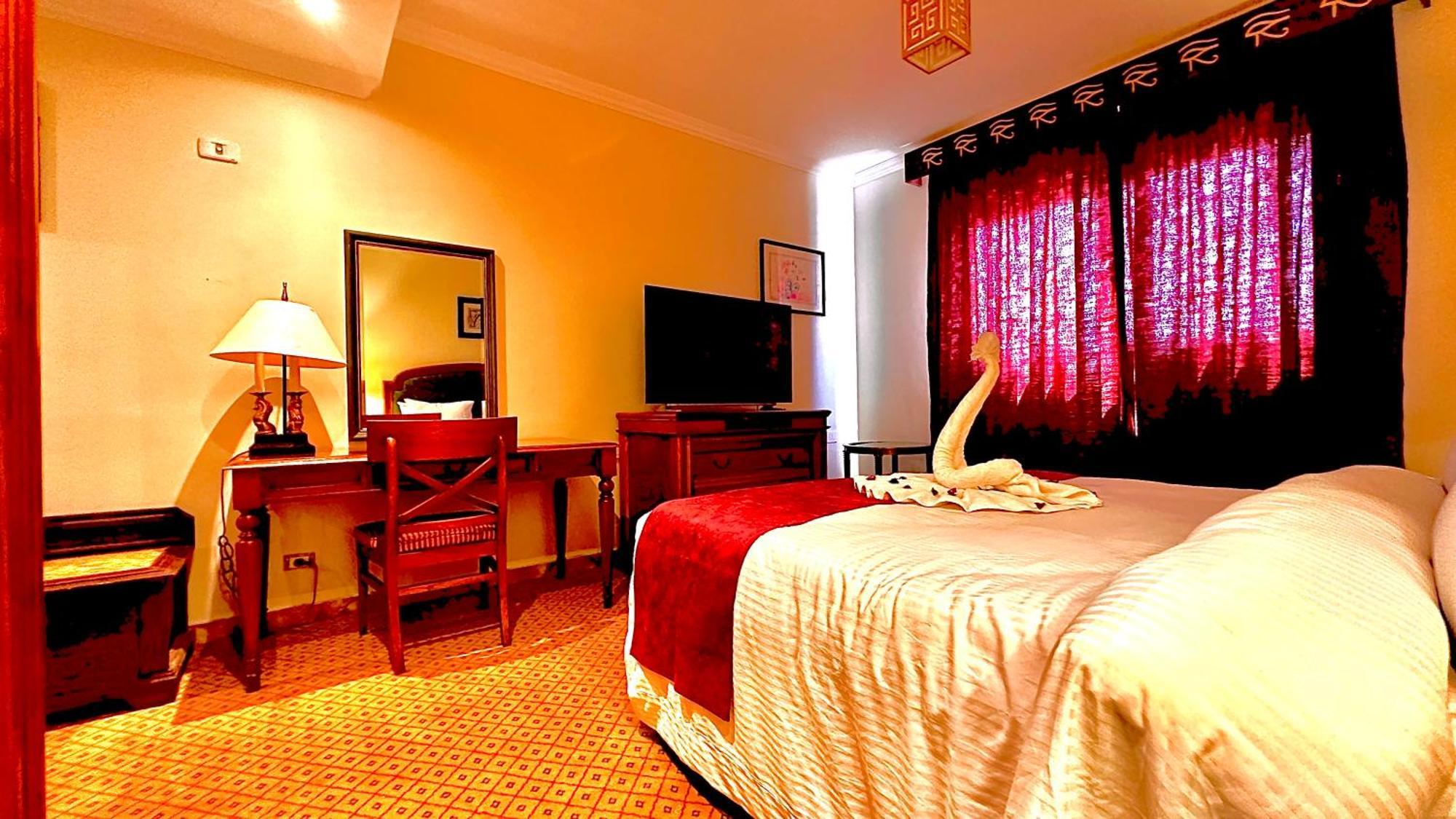 PYRAMIDS TOWER Inn Nazlet el-Sisi Bagian luar foto