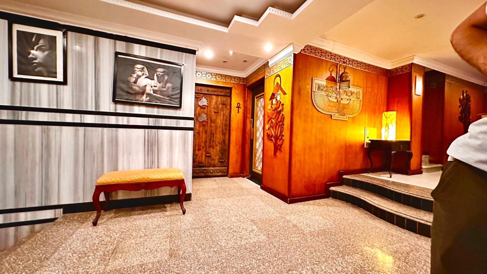 PYRAMIDS TOWER Inn Nazlet el-Sisi Bagian luar foto