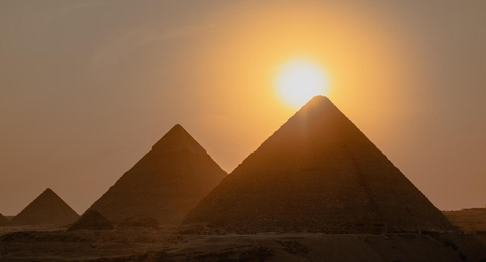 PYRAMIDS TOWER Inn Nazlet el-Sisi Bagian luar foto