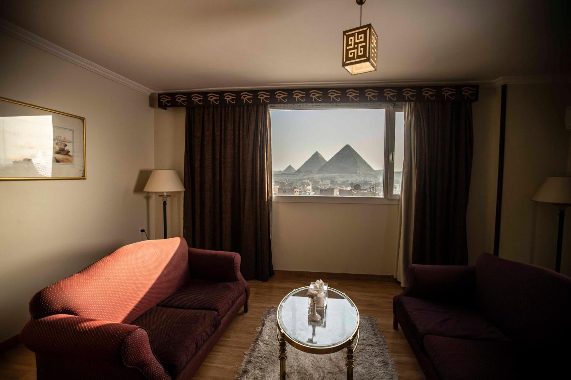 PYRAMIDS TOWER Inn Nazlet el-Sisi Bagian luar foto